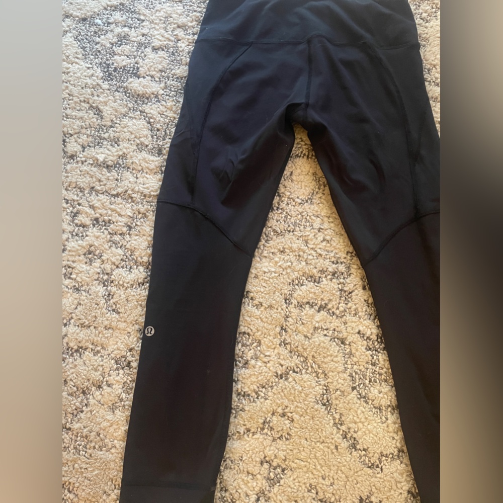 Lululemon black leggings with pocket size 6